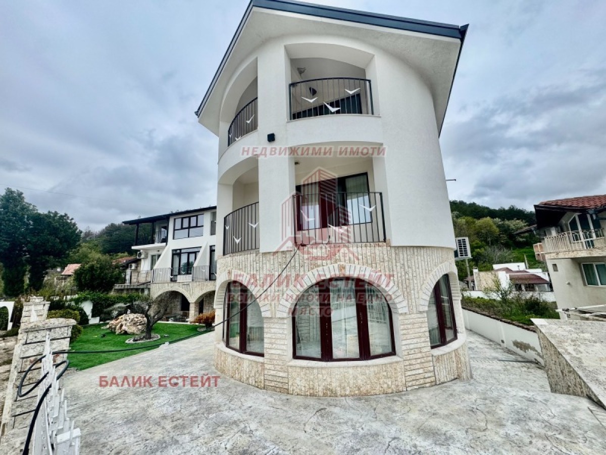 Продажба Къща гр. Балчик 516m² и двор 658m²